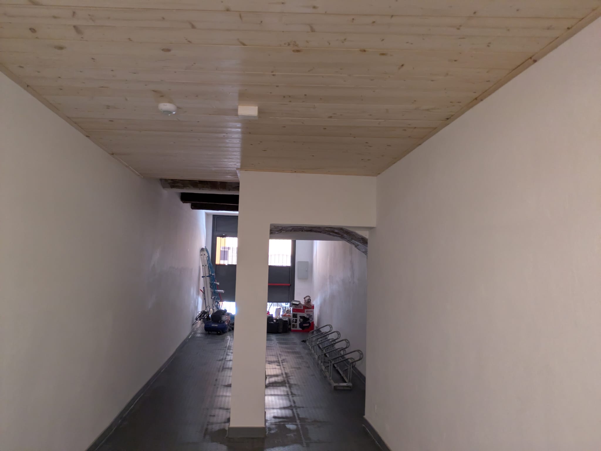 Controsoffitto in legno finito